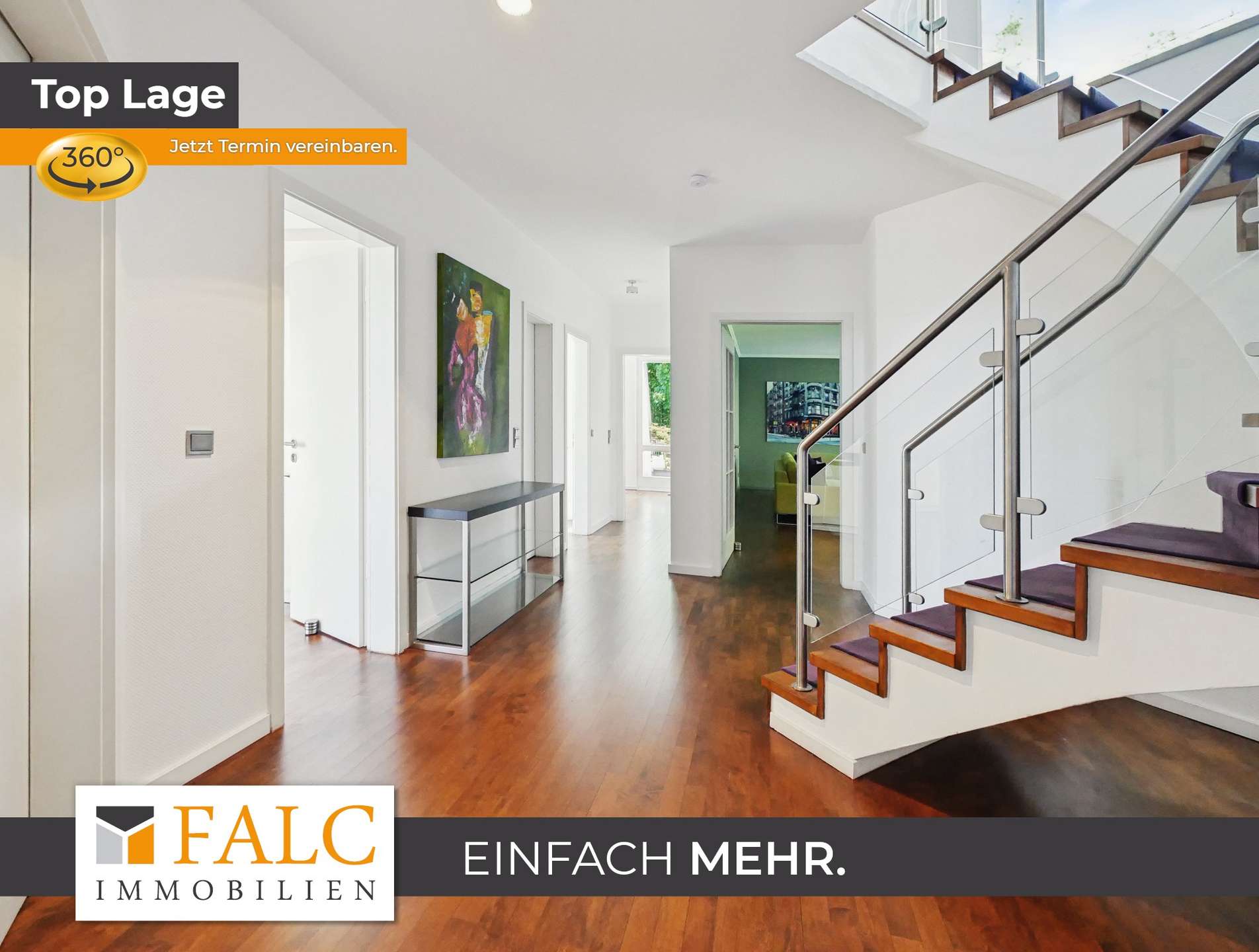 Flur mit Aufgang zum Obergeschoss